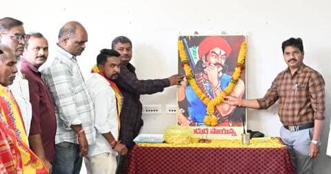 నిర్మల్: నిర్మల్ కలెక్టరేట్ లో ఘనంగా పండుగ సాయన్న జయంతి వేడుకలు
