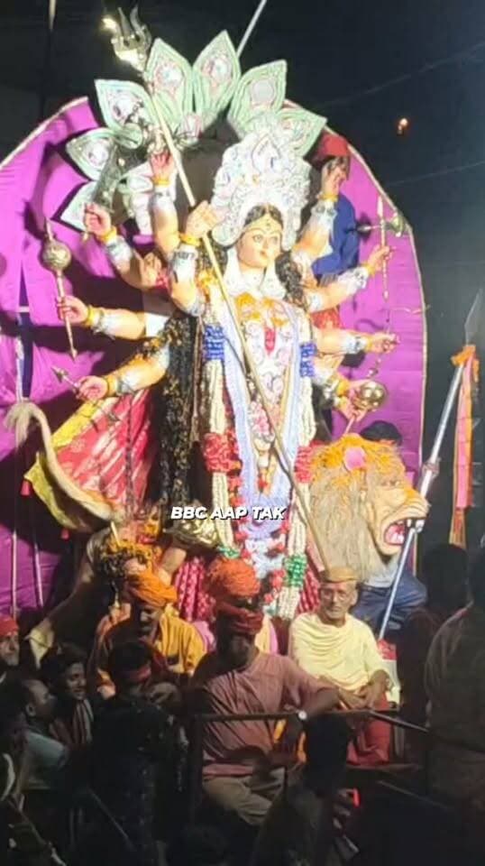 सुरसंड में भक्तिमय माहौल के बीच शांतिपूर्ण संपन्न हुआ मां दुर्गा की प्रतिमाओं का विसर्जन, नम आंखों से दी गई माता रानी को विदाई