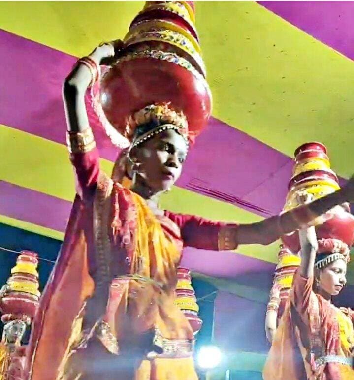 मिथिलांचल की अनूठी लोक परंपरा: झिझिया की लौ में आज भी जीवित है सदियों पुरानी आस्था....see more