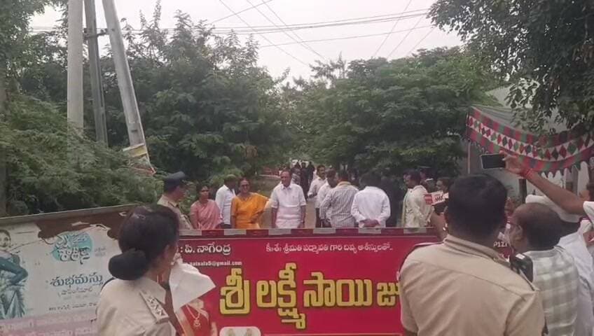 గోకవరం: గోకవరంలో ఎన్నికల సందడి: భారీగా నామినేషన్లు దాఖలు