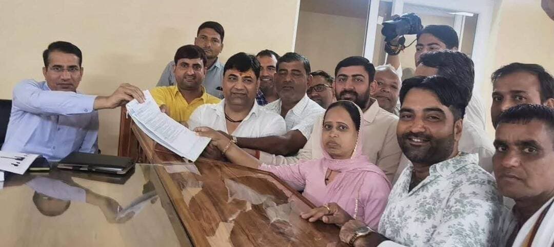 खैरथल-तिजारा जिला परिषद वार्ड 24 से सतीश रामहेत यादव ने दाखिल किया नामांकन