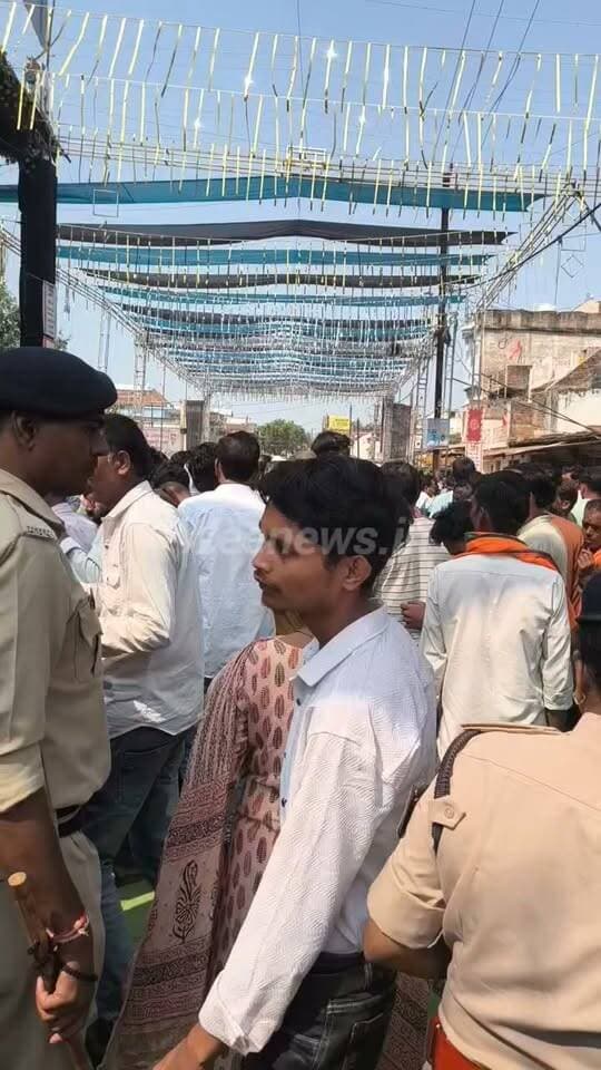 समिति की पदाधिकारी करणी सेवा के सदस्यों ने सिहोरा मझौली रोड में लगाया जाम बिजली कंपनी के अधिकारियों के खिलाफ एफआईआर दर्ज करने की मांग, देखें , video