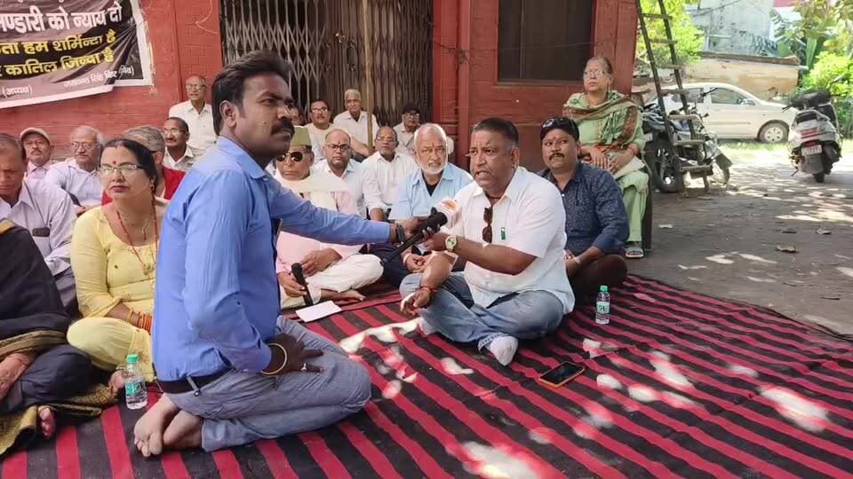 #haridwar : पहाड़ी महासभा हरिद्वार ने अंकिता भंडारी को न्याय दो के नारों के साथ खोला मोर्चा सिटी मजिस्ट्रेट कार्यालय में धरने पर बैठे, क्या बोले : देखें वीडियो
Haridwar Stambh Vasudev
