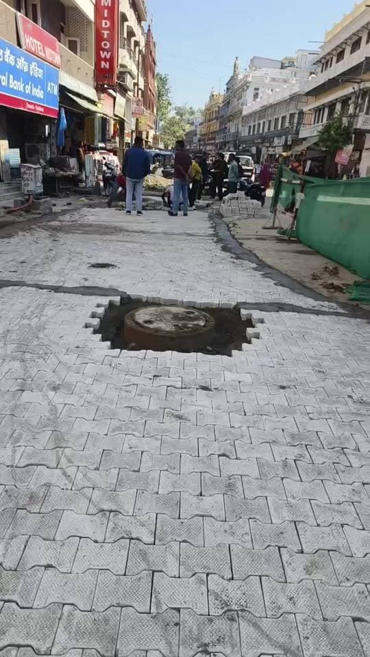 #haridwar : आखिर हरीद्वार में ये सब चल क्या रहा है, बड़ा सवाल, हरिद्वार में चल रहे शिविर कार्यों के बीच देखिए किस तरीके से हो रहा निर्माण, सड़क खोदने के बाद बिछाई जा रही है सड़कों पर इंटरलॉकिंग टाइल : देखें वीडियो
Haridwar Stambh Vasudev