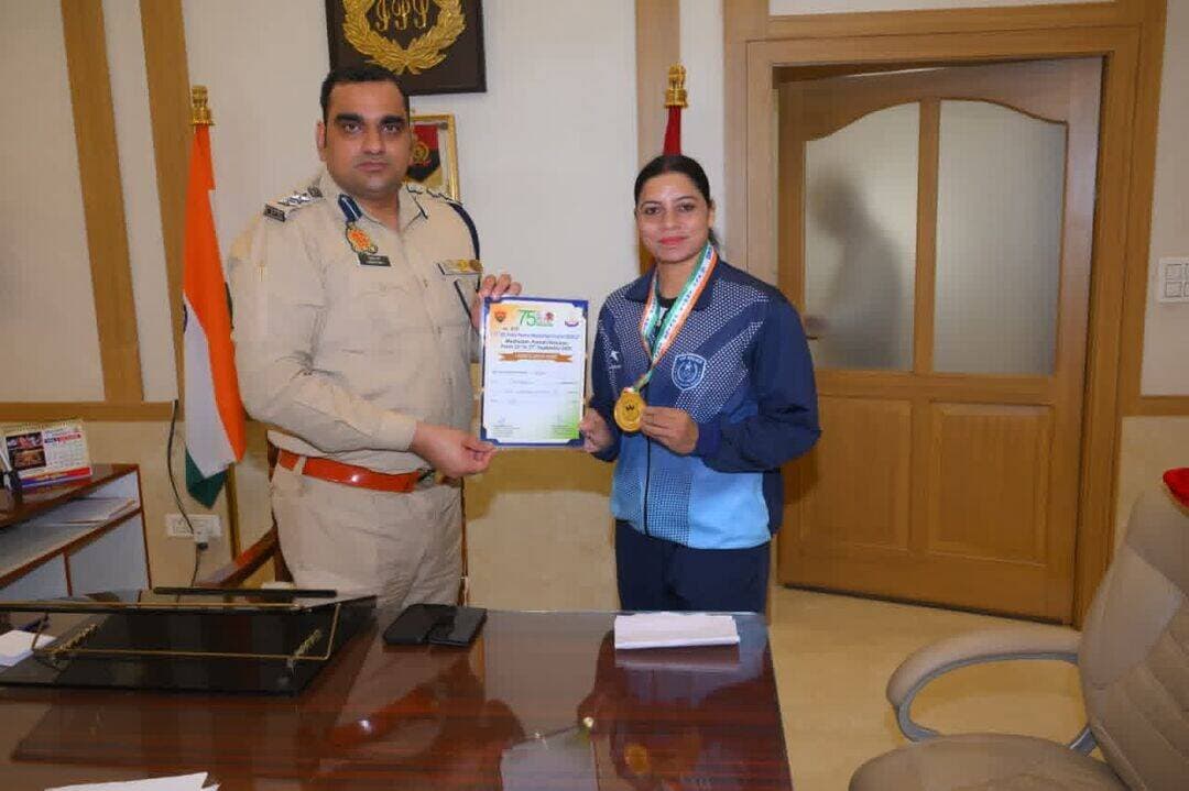 <nis:link nis:type=tag nis:id=बरेली_पुलिस nis:value=बरेली_पुलिस nis:enabled=true nis:link/> की <nis:link nis:type=tag nis:id=महिला_हेड_कांस्टेबल nis:value=महिला_हेड_कांस्टेबल nis:enabled=true nis:link/> वंदना ने 75वें ऑल इंडिया <nis:link nis:type=tag nis:id=पुलिस_रेसलिंग_क्लस्टर nis:value=पुलिस_रेसलिंग_क्लस्टर nis:enabled=true nis:link/> 2026-27 में <nis:link nis:type=tag nis:id=जीता_स्वर्ण_पदक। nis:value=जीता_स्वर्ण_पदक। nis:enabled=true nis:link/>