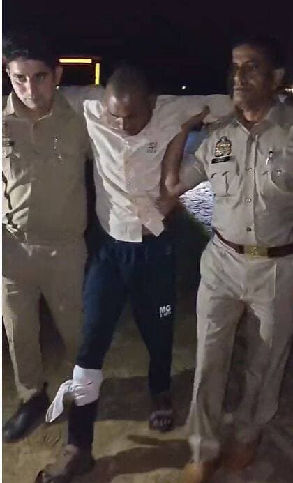 <nis:link nis:type=tag nis:id=निगोही_पुलिस nis:value=निगोही_पुलिस nis:enabled=true nis:link/> से हुई <nis:link nis:type=tag nis:id=मुठभेड़ nis:value=मुठभेड़ nis:enabled=true nis:link/> में एक <nis:link nis:type=tag nis:id=आरोपी_घायल nis:value=आरोपी_घायल nis:enabled=true nis:link/> होने के बाद <nis:link nis:type=tag nis:id=गिरफ्तार। nis:value=गिरफ्तार। nis:enabled=true nis:link/>