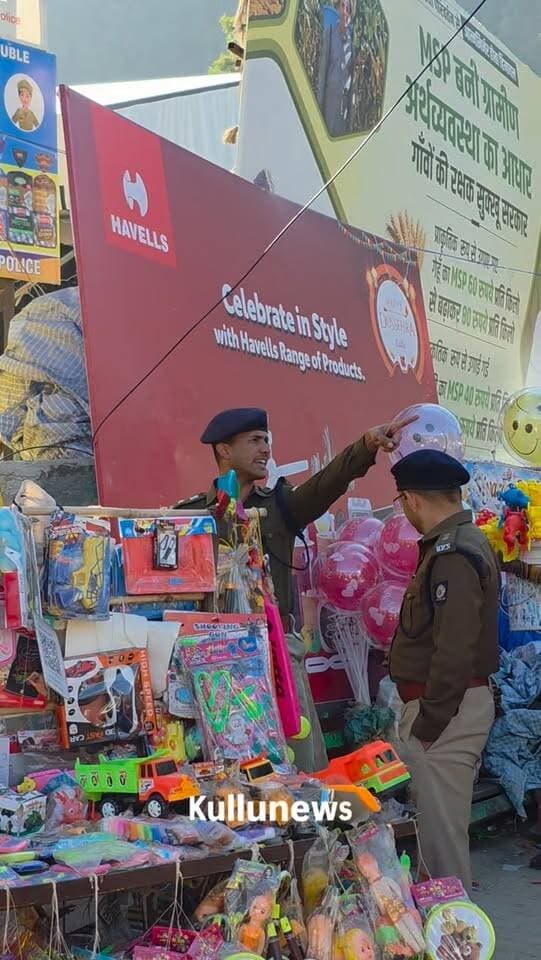 SP कुल्लू ने खुद संभाली कमान
कुल्लू दशहरा की सुरक्षा पर एसपी की पैनी नज़र: पूरी टीम के साथ खुद मैदान में उतरे, सुरक्षा व्यवस्था का लिया जायजा"
.
#manalinews #kullu #kullumanlinews #kulludussehra2026 #KulluDussehra