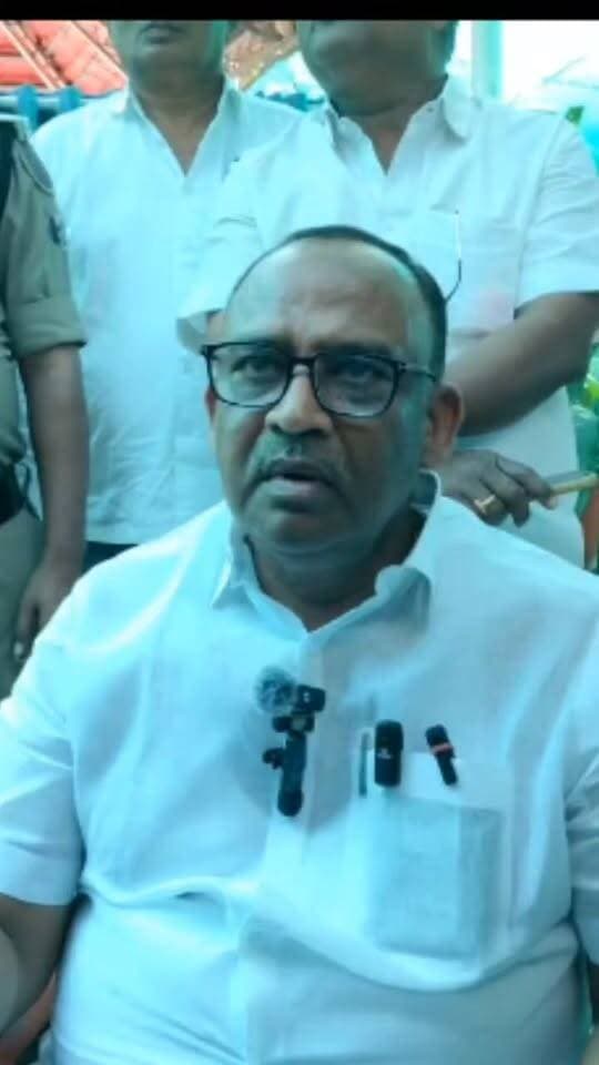 महाबोधि मंदिर में आरएसएस की नजर, सरकार चाहती है इसके लोग बीटीएमसी में आएं : कुमार सर्वजीत
बोधगया में बीटीएमसी कमेटी के गठन में देरी पर उठाए सवाल, बोले- धर्म पर राजनीति नहीं होनी चाहिए Part 1