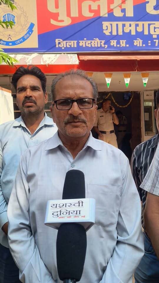 #शामगढ़ में एक पानी की मोटर एवं केबल चोरी पर जानकारी देते हुए किसान हुकुमचंद पाटीदार