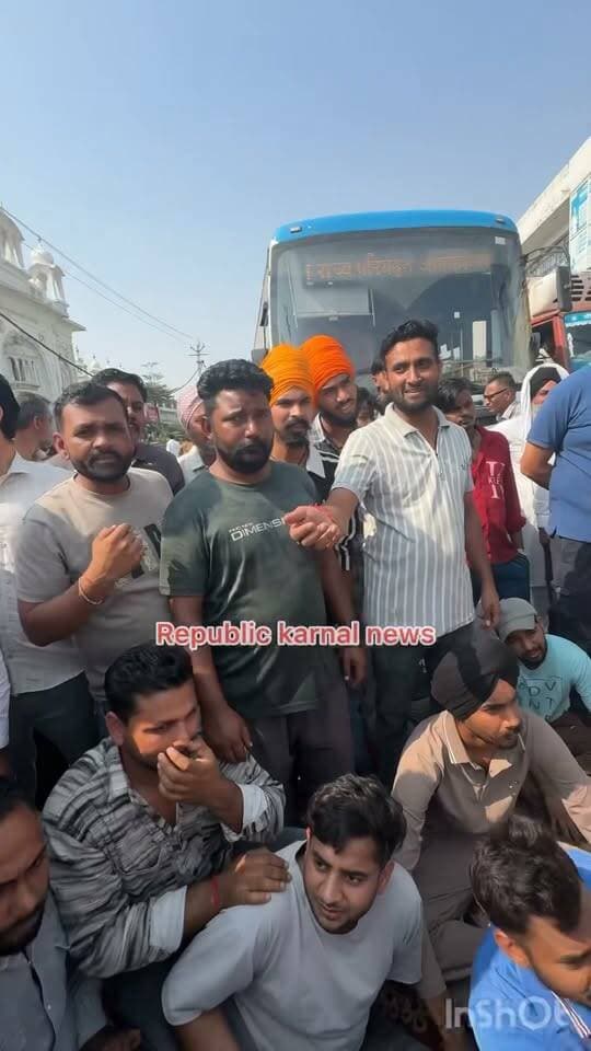 सड़क पर लगा लंबा जाम डीएसपी संदीप,एसडीओ निसिंग ने आश्वासन दिया जल्दी लाइट चालू कर दी जाएगी अगर नहीं हुई तो 5:00 बजे के बाद फिर पब्लिक ने जाम लगाने की चेतावनी दी।