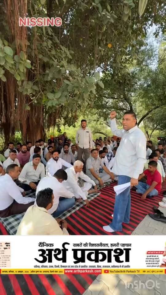 शहर की लाइट गुल और बिजली कर्मचारी एक तरफ धरना प्रदर्शन करते हुए और नीरज गुनियाना जेजेपी प्रवक्ता पहुंचे बिजली कर्मचारियों का समर्थन देने।