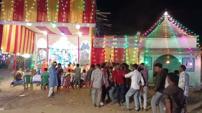 বিজয়া দশমী উপলক্ষে পুড়িয়ারা সার্বজনীন দুর্গোৎসব কমিটির উদ্যোগে নাচে গানে ভরপুর সারারাত্রি