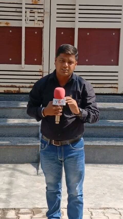 पूर्व सब इंस्पेक्टर सरजीत बैसला के मकान पर दो बदमाशों ने की ताबड़तोड़ फायरिंग..
नंगला एनक्लेव पार्ट 2 का मामला
#crime
#police
#firing
#voiceoffaridabad
#Voiceoffreedom