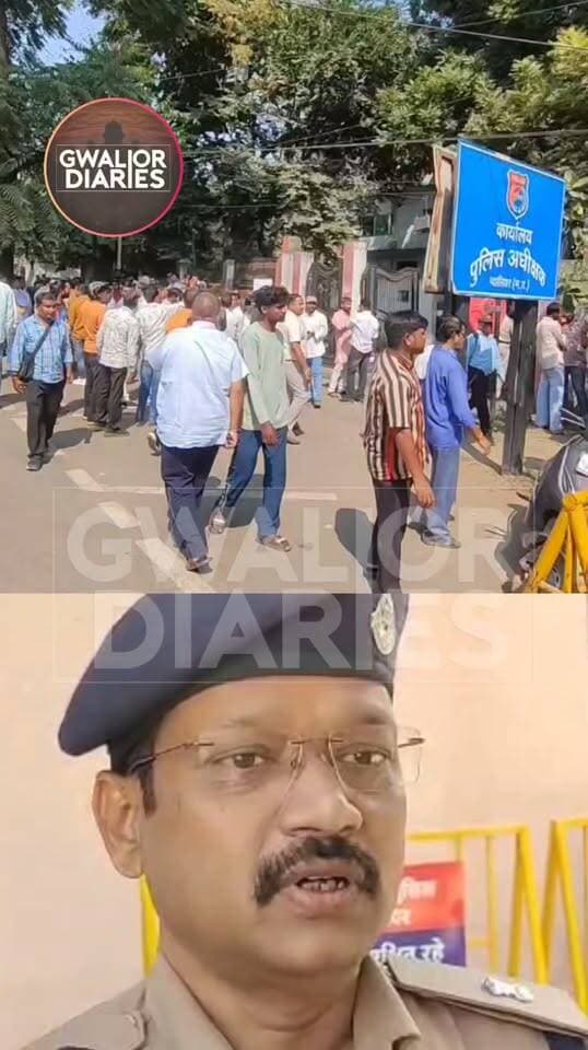 डीन पर हमले को लेकर ओबीसी महासभा का प्रदर्शन, पुलिस को 7 दिन का अल्टीमेटम...
GRMC के डीन डॉ. आरकेएस धाकड़ पर हुए हमले के विरोध में ओबीसी महासभा ने गुरुवार को एसपी कार्यालय का घेराव कर ज्ञापन सौंपा। संगठन ने आरोपी मनोज शर्मा का नार्को टेस्ट कराने, कॉल डिटेल रिकॉर्ड (CDR) की जांच करने और घटना में कथित रूप से शामिल अन्य लोगों की पहचान कर कार्रवाई करने की मांग की है। महासभा ने पुलिस प्रशासन को सात दिन का अल्टीमेटम देते हुए मांगें पूरी नहीं होने पर उग्र आंदोलन की चेतावनी दी। संगठन के राष्ट्रीय अध्यक्ष विजय कुमार ने अधिकारियों और कर्मचारियों की सुरक्षा का मुद्दा उठाते हुए मामले की निष्पक्ष जांच पर जोर दिया। वहीं, एडिशनल एसपी जयराज कुबेर ने बताया कि आरोपी को गिरफ्तार कर जेल भेजा जा चुका है और पुलिस इस बात की भी जांच कर रही है कि घटना के पीछे कोई साजिश थी या इसमें अन्य लोग शामिल थे।