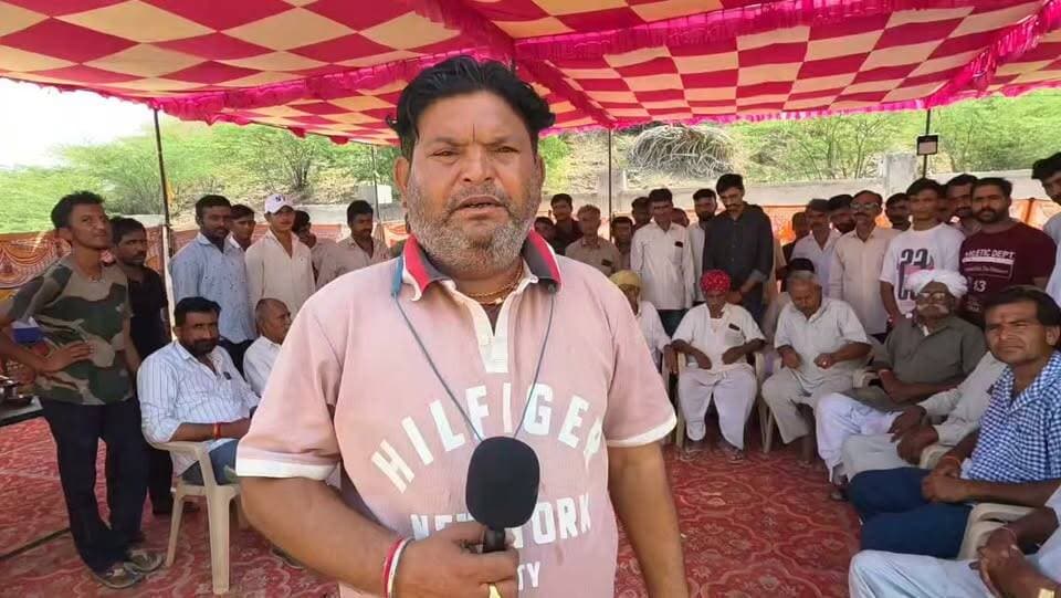 लंगेरा सरपंच प्रत्याशी एडवोकेट रुग सिंह राजपुरोहित के समर्थन में बोले ग्रामीण।