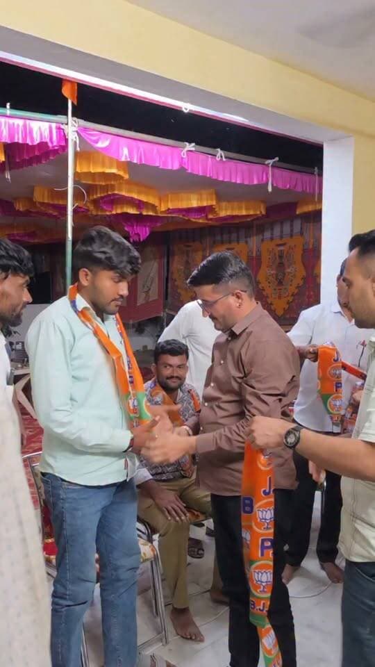 वार्ड संख्या 33 में भाजपा प्रत्याशी बांकाराम धतरवाल को युवाओं ने दिया समर्थन।
BJP Rajasthan BJP Barmer