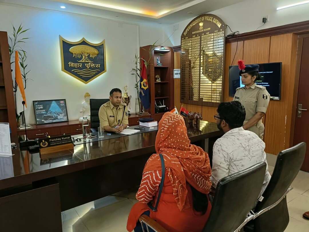 आज दिनांक-22.10.2026 को पुलिस अधीक्षक कटिहार श्री परिचय कुमार के द्वारा आवेदकों की शिकायत सुनी गई तथा उनकी समस्या निराकरण हेतु संबंधित पदाधिकारी को आवश्यक दिशा-निर्देश दिया गया I
Information & Public Relations Department, Government of Bihar Samrat Choudhary CMO Bihar CM Samrat