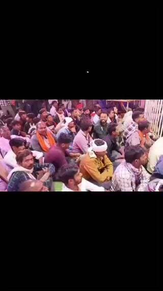 रीठी बस स्टैंड पर बुंदेली कार्यक्रम में उमड़ा जनसैलाब, देवी भजनों और लोकगीतों पर देर रात तक झूमे श्रोता