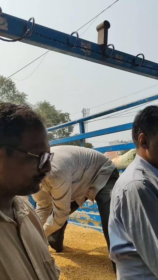 आज धामनोद मंडी में सोयाबीन 6800 से लेकर 7135 तक क्वालिटी अनुसार बिका...
आज धामनोद मंडी में समस्त फसलों की आवक कम रही...
22 अक्टूबर 2026
Dhamnod Mandi Bhav
.
.
.
.
.
.
.
.
.
.
.
.
.
.
.
.
.
.
.
.
#dhamnodmandibhav #soyabinmandibhav #soyabinkabhav #soyabinkamandibhav #mandinews