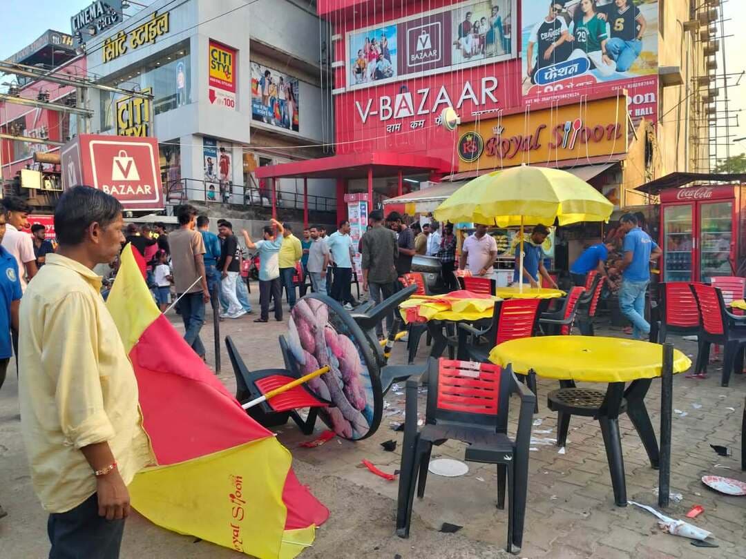 गोड्डा के भागलपुर रोड स्थित 'रॉयल स्पून होटल' में हंगामा, ऑर्डर को लेकर हुई तीखी बहस के बाद तोड़फोड़!
#shorts #reels #photographychallenge #photooftheday #photography