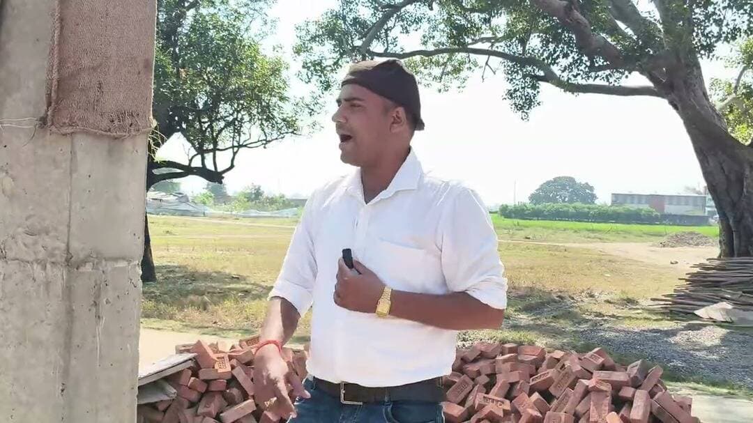 कोराव के महुआव में मंदिर निर्माण में भ्रष्टाचार के #गंभीर आरोप, ग्रामीणों ने #लगाई जांच की #मा