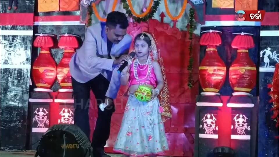 ଭବାନୀପାଟଣା ଦୁଆରସୁନି ଦୁର୍ଗାପୂଜା କମିଟି ପକ୍ଷରୁ ନୃତ୍ୟ ପ୍ରତିଯୋଗିତା ଓ ପ୍ରତିଭାବନ ବ୍ୟକ୍ତିତ୍ୱଙ୍କୁ ସମ୍ବର୍ଦ୍ଧନା