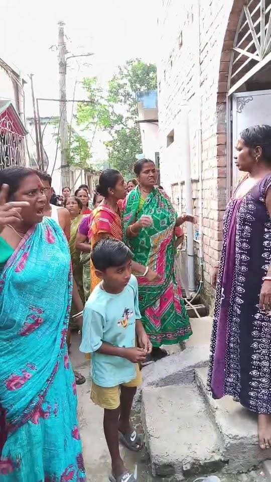 ম*/ধু*/?/চ*//+ক্র চালানোর অভিযোগে তু---//+লকা***/লা*/ম প-রি*//স্থি*//তি শান্তিপুর ১৭ নম্বর ওয়ার্ড রামনগর পারা এলাকায়।
#আমারশহরেরদৈনিকসংবাদ
#ShantipurPolice