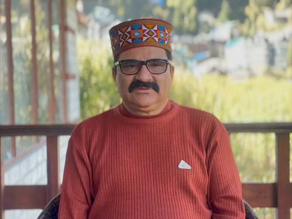 मनाली सिविल अस्पताल में जनरेटर चलाने के लिए सुख्खू सरकार के पास डीजल खरीदने तक के पैसे नहीं हैं, आज बिजली कट के चलते मरीजों को स्वास्थ्य जांच करवाने में असुविधा का सामना करना पड़ा। यदि जनरेटर सुचारू रूप से चलता, तो मरीजों की स्वास्थ्य जांच बिना किसी बाधा के हो सकती थी।एक तरफ कांग्रेस की सुक्खू सरकार कर्ज पर कर्ज ले रही है, आखिर सरकार का पैसा कहां खर्च हो रहा है? :- गोविन्द सिंह ठाकुर Kullu Times
Govind Singh Thakur