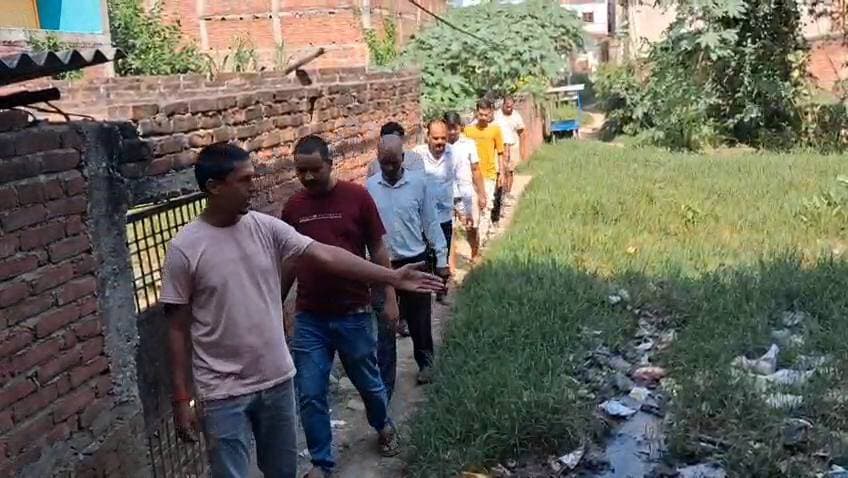 🚨कैमूर जिले के कुदरा नगर पंचायत के वार्ड नंबर 8 में बदहाली!
🔴 सड़क और स्ट्रीट लाइट की समस्या से परेशान नगरवासी।
🔴 इंदिरा नगर में भी बुनियादी सुविधाओं का अभाव।
🔴 रात में आवागमन करने में हो रही परेशानी।
🔴 नाराज लोगों ने नगर पंचायत प्रशासन से लगाई मदद की गुहार।
अब देखना है कि नगरवासियों की समस्याओं पर प्रशासन कब तक संज्ञान लेता है।