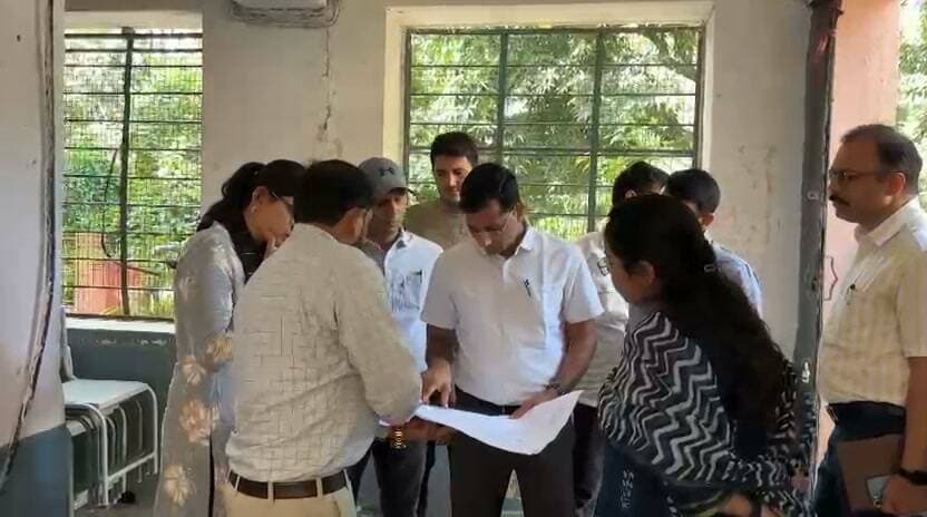 जिला परिषद व पंचायत समिति सदस्यों के चुनाव के लिए ईवीएम कक्ष व स्ट्रांग रूम का जिला कलेक्टर व अधिकारियों ने किया निरीक्षण
एलबीएस कॉलेज कोटपूतली में बनाया है स्ट्रांग रूम