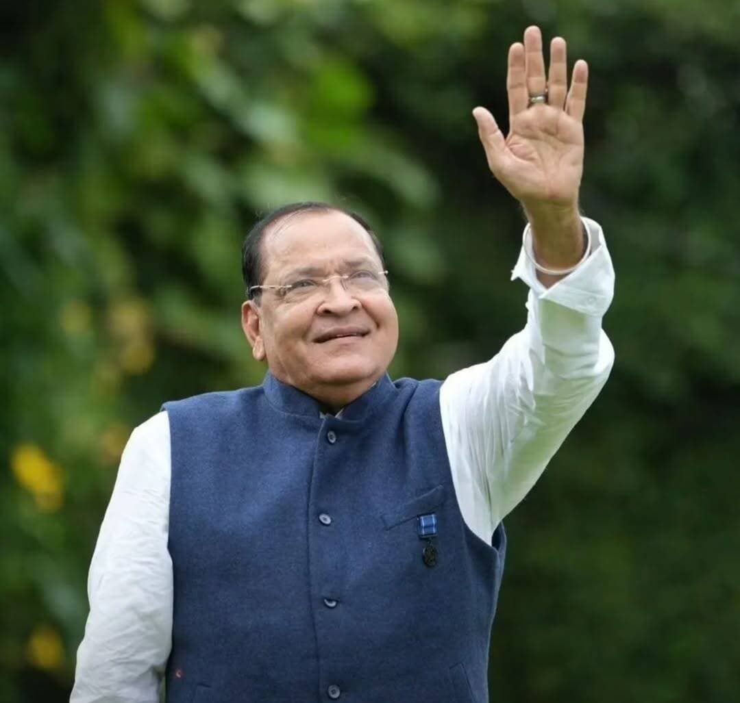 यशपाल आर्य का बड़ा बयान: सिर्फ बाजपुर से ही लड़ूंगा विधानसभा चुनाव
नेता प्रतिपक्ष ने चुनाव लड़ने की सीट को लेकर चल रही अटकलों पर लगाया विराम
बाजपुर, ऊधम सिंह नगर।
उत्तराखंड की राजनीति से जुड़ी बड़ी खबर सामने आई है। नेता प्रतिपक्ष एवं बाजपुर विधायक यशपाल आर्य ने स्पष्ट किया है कि वह आगामी विधानसभा चुनाव सिर्फ बाजपुर विधानसभा क्षेत्र से ही लड़ेंगे। उनके इस बयान के बाद उनकी चुनावी सीट को लेकर चल रही तमाम चर्चाओं और अटकलों पर विराम लग गया है।
यशपाल आर्य के इस स्पष्ट रुख से बाजपुर विधानसभा क्षेत्र की राजनीति में एक बार फिर हलचल तेज होने की संभावना है। उनके समर्थकों के बीच भी इस बयान को लेकर चर्चा शुरू हो गई है।
रिपोर्टर — रक्षपाल सिंह