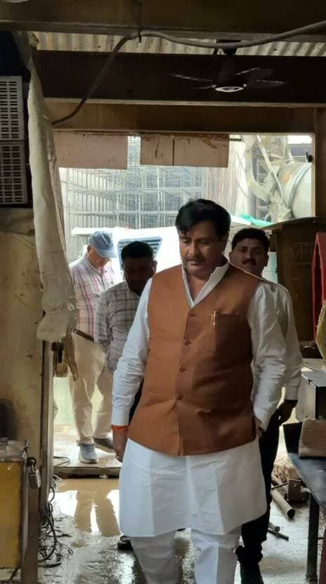 बरगी टनल का निरीक्षण करते सांसद गणेश सिंह 👆