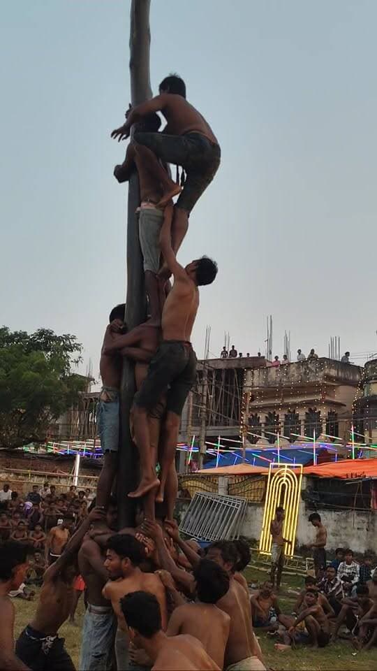 दुमका के यज्ञ मैदान में चांदो पानी की टीम घड़ा उतार पाई या नहीं? देखिए पूरा वीडियो!
ग्रीस लगे लकड़ी के खंभे से घड़ा उतारने की रोमांचक प्रतियोगिता में चांदो पानी की टीम ने क्या कमाल दिखाया? जानने के लिए देखिए यह वीडियो और जानिए प्रतियोगिता का पूरा रोमांच।
#दुमका #यज्ञमैदान #चांदो #घड़ाप्रतियोगिता #झारखंड