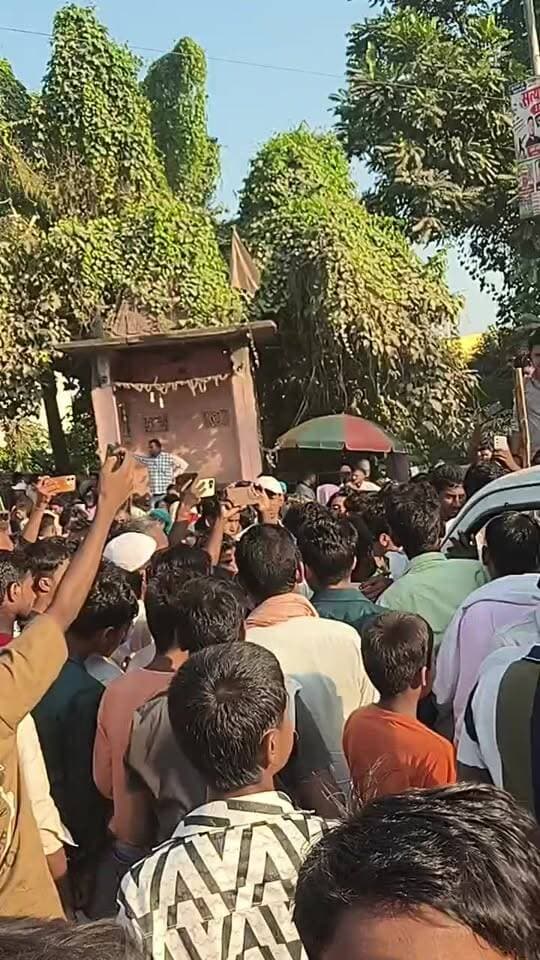 रामनगर में मुख्य सड़क पर श *व रख ग्रामीणों का वि*रोध प्र*दर्शन