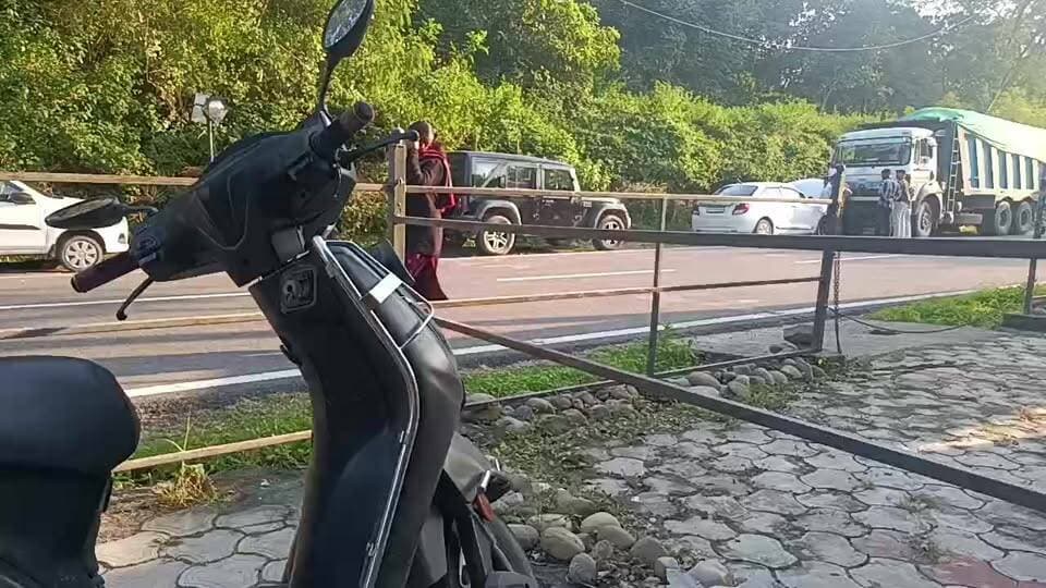 जसवां:परागपुर-कलोहा में मुख्य हाइवे पर हादसा,गाड़ी व ट्रक के बीच में टक्कर
लाइव रिपोर्ट