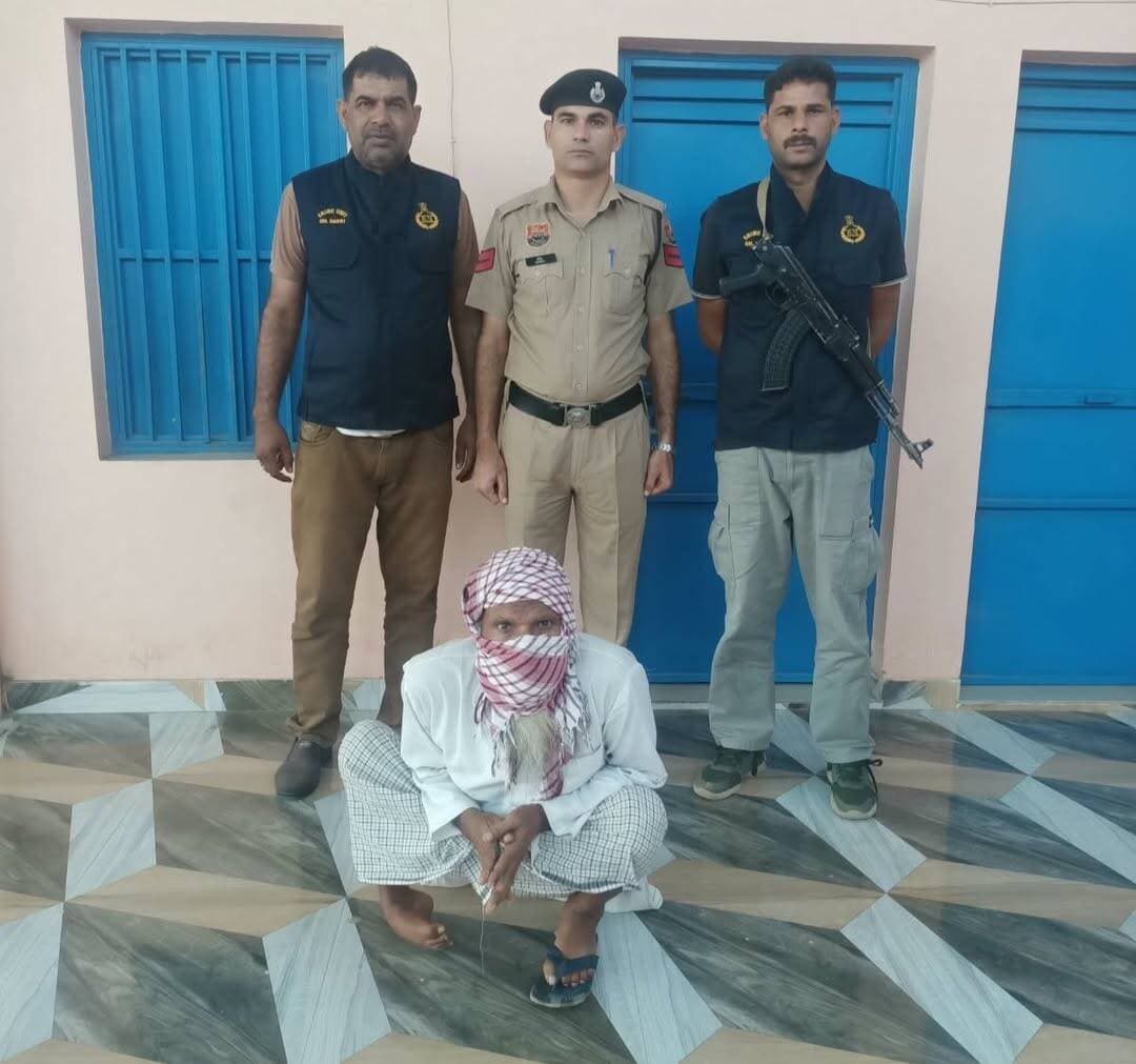 Charkhi Dadri :- नकली सोना बेचकर लाखों की ठगी करने वाला 14 साल बाद CIA ने See More...