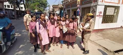 बलिया: बलिया में मिशन शक्ति 6.0 के तहत महिलाओं और बालिकाओं को सुरक्षा जागरूकता