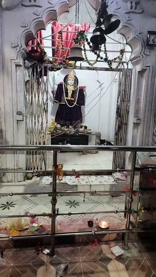 🌺🔴 ।। जय माँ दुर्गा ।। जय महाकाली ।। 🔴🌺
🙏 बकस्वाहा में नगर कन्या भोज का भव्य आयोजन — फेसबुक लाइव पर जुड़ें और माँ का आशीर्वाद प्राप्त करें! 🙏
🌸 नवरात्रि के पावन अवसर पर जय महाकाली युवा मंडल, बकस्वाहा द्वारा आयोजित कन्या पूजन एवं नगर कन्या भोज का पावन कार्यक्रम। 🚩
👣 कन्या हैं शक्ति, कन्या हैं भवानी, उनका सम्मान ही सच्ची आराधना! ❤️🙏
🌺 माँ दुर्गा की कृपा सभी भक्तों पर बनी रहे। इस पावन आयोजन के साक्षी बनें और घर बैठे फेसबुक लाइव के माध्यम से कार्यक्रम से जुड़ें।
📅 दिनांक: 22 अक्टूबर 2026 📍 स्थान: बकस्वाहा, जिला छतरपुर (मध्य प्रदेश) 🚩 आयोजक: जय महाकाली युवा मंडल, बकस्वाहा
🔴 फेसबुक लाइव देखने के लिए हमारे पेज से जुड़ें। 👍 लाइव को लाइक करें। 📲 अपने मित्रों और परिजनों के साथ शेयर करें। 💬 कमेंट में लिखें — जय माता दी! 🙏🌺
🌼 ।। जय माँ दुर्गा ।। जय महाकाली ।। 🌼
#जयमातादी #जयमाँदुर्गा #जयमहाकाली #नगरकन्याभोज #कन्यापूजन #कन्याभोज #नवरात्रि2026 #नवरात्रिमहोत्सव #जयमहाकालीयुवामंडल #बकस्वाहा #छतरपुर #मध्यप्रदेश #धार्मिकआयोजन #सनातनधर्म #माँदुर्गाकाआशीर्वाद #कन्यासम्मान #फेसबुकलाइव #LiveDarshan #NavratriSpecial #JaiMataDi
