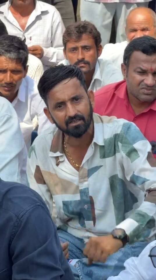पशुओं के बाड़े में लगी आ*ग...पति-पत्नी की मौके पर मौ****,,,RLP नेता अशोक गोदारा पहूंचे मौके पर
Ashok Godara Singodiya Rlp Teem Raipur Hanuman Beniwal Narayan Beniwal