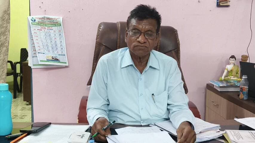 చోడవరం: రోలుగుంటలో ఎంపీటీసీ నామినేషన్ల సందడి: రెండో రోజు 53 నామినేషన్లు