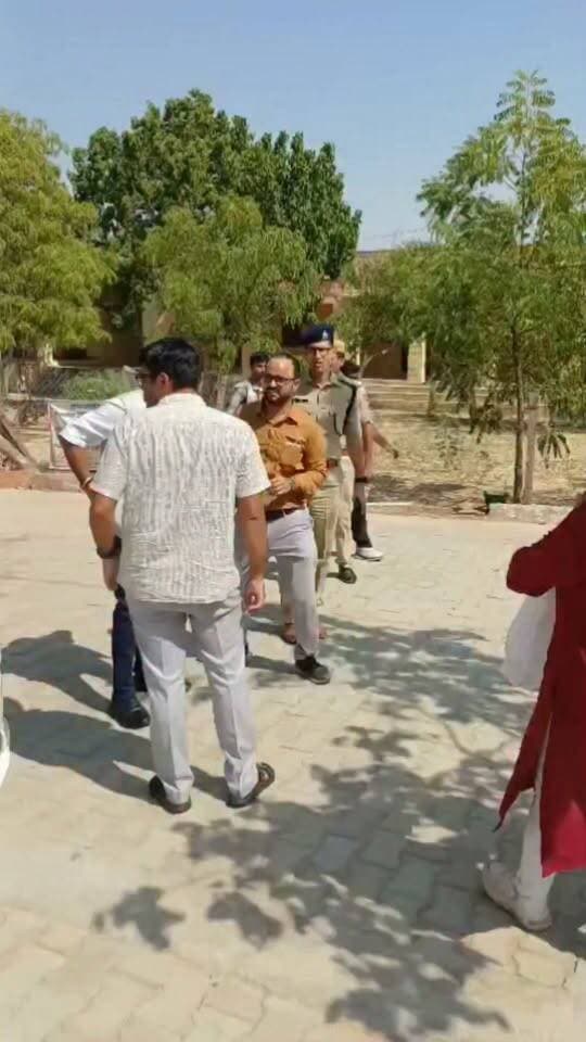 जोधपुर जिला कलेक्टर आलोक रंजन और एसपी पंकज यादव ने मतदान केंद्रों का किया निरीक्षण