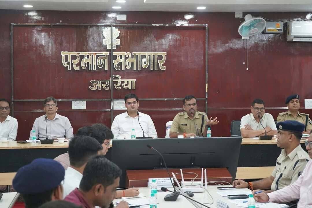 अररिया: कोशी स्नातक निर्वाचन को लेकर डीएम-एसपी ने की ब्रीफिंग, कल होगा मतदान
