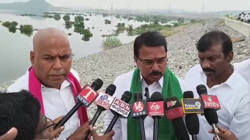 వనపర్తి: నార్లపూర్ నుంచి కేఎల్ఐకి నీరు విడుదల చేయాలి: మాజీ మంత్రి నిరంజన్రెడ్డి డిమాండ్