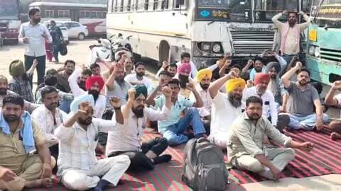 ਫਾਜ਼ਿਲਕਾ: ਫਾਜ਼ਿਲਕਾ ਵਿੱਚ ਪਨਬੱਸ ਮੁਲਾਜ਼ਮਾਂ ਦੀ ਹੜਤਾਲ, ਬੱਸ ਸੇਵਾ ਪ੍ਰਭਾਵਿਤ