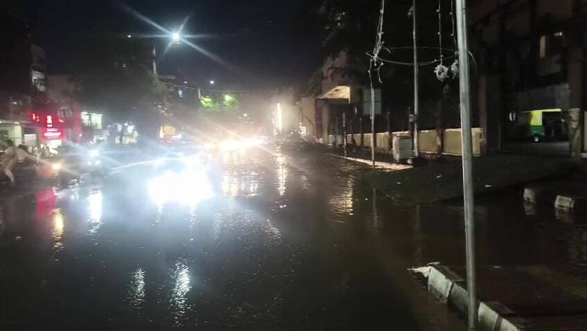 ತುಮಕೂರು: ತುಮಕೂರಲ್ಲಿ ಮಳೆ ಆರ್ಭಟ: ಜಲಾವೃತಗೊಂಡ ರಸ್ತೆಗಳು, ಹೆದ್ದಾರಿಯಲ್ಲಿ ಟ್ರಾಫಿಕ್ ಜಾಮ್