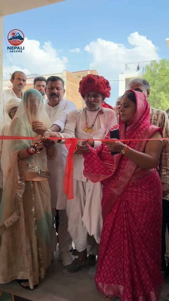 आहोर क्षेत्र में कांग्रेस का जनसंपर्क, प्रत्याशियों के समर्थन में मतदान की अपील : आहोर विधानसभा क्षेत्र के कवराड़ा, रोडला, पादरली, बिठुड़ा, गुड़बालोतान, अगवरी, उम्मेदपुर एवं बेदाना गांवों में जनसंपर्क कर ग्रामीणों से मुलाकात की। इस दौरान जिला परिषद एवं पंचायत समिति चुनाव में कांग्रेस प्रत्याशियों उमसिंह राठौड़, संतोष कंवर, मूमल कंवर, लक्ष्मण कुमार बाजक, रेखा देवासी, खंगार सिंह, के समर्थन में मतदान करने की अपील की। जनसंपर्क के दौरान ग्रामीणों से मिले स्नेह, सहयोग और आशीर्वाद के लिए आभार जताया।