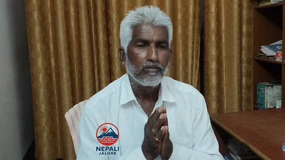 मांडवला पंचायत में शांति देवी ने सरपंच पद के लिए जताई दावेदारी : जालोर। मांडवला ग्राम पंचायत में शांति देवी पत्नी मादाराम चौधरी ने सरपंच पद के लिए अपनी दावेदारी जताई है। उन्होंने कहा कि मौका मिलने पर गांव के विकास के लिए हमेशा तत्पर रहेंगी। गांव में शिक्षा, पेयजल, सड़क सहित विभिन्न जनसमस्याओं का समाधान करवाना उनकी पहली प्राथमिकता रहेगी। उन्होंने कहा कि ग्रामीणों की समस्याओं का निस्तारण कर गांव में विकास कार्यों को गति देने का प्रयास करेंगी।