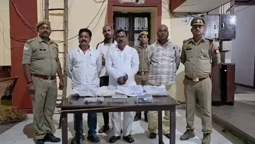 शिक्षक एमएलसी चुनाव में रुपये बांटने जा रहे चार लोग पकड़े गए, 2.41 लाख नकदी और प्रचार सामग्री बरामद, सफेद रंग की किआ सेल्टोस से मिले वोटर स्लिप, मतदाता सूचियां और प्रचार पर्चे, सिधारी थाने में मुकदमा दर्ज
आजमगढ़
https://abckhabar.in/?p=9113