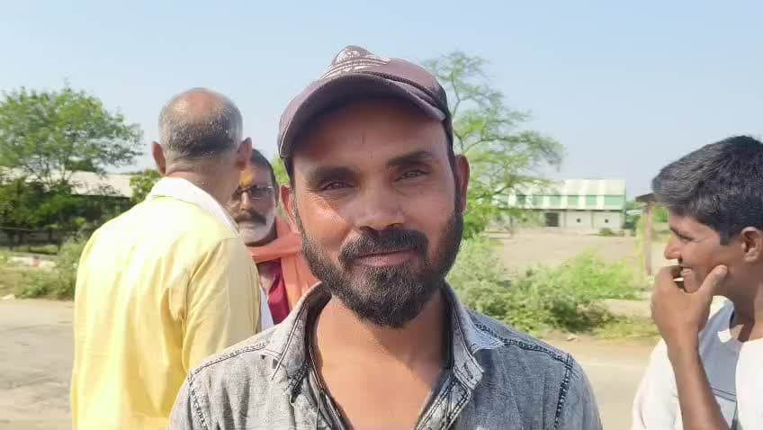 युवा समाजसेवी तिलक राज पटेल ने किसानों की उठाई आवाज