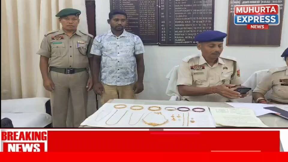 পুলিশের তৎপরতায় ও অটো চালকের সততার কারণে রুপা দে ফিরিয়ে পেলেন উনার স্বর্ণালংকার । আজ প্রকৃত মালিকের হাতে স্বর্ণালংকার উঠিয়ে দিলেন পুলিশ ।